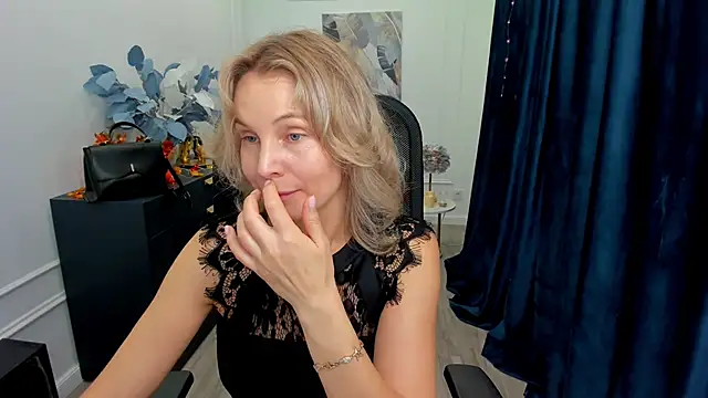 Sinty Devis online show from October 19, 11:35 am