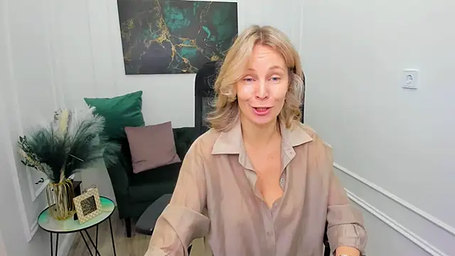 Sinty Devis online show from April 2, 4:30 am