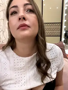 Snapshot of AnnaBri chatting on November 13, 1:42 am AnnaBri online show from November 13, 1:42 am