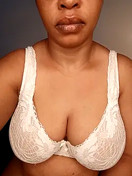 Snapshot of boobsnipplian chatting on October 2, 4:27 am boobsnipplian online show from October 2, 4:27 am