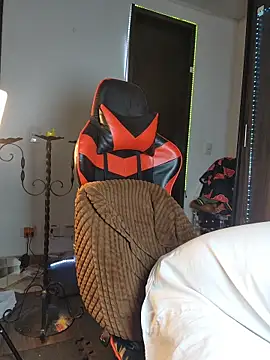 just maxii online show from April 4, 9:21 pm