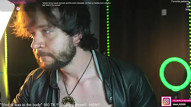 Snapshot of just_maxii chatting on November 8, 12:03 am just maxii online show from November 8, 12:03 am