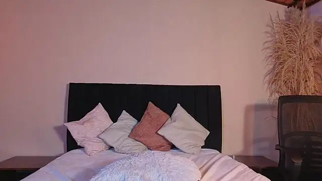 Snapshot of kassandra_james chatting on June 23, 12:14 pm kassandra james online show from June 23, 12:14 pm