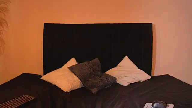 kassandra james online show from February 2, 1:10 pm