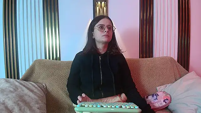 kassandra james online show from February 4, 1:06 pm