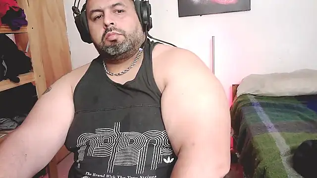 Snapshot of rodrix54 chatting on November 18, 2:27 am rodrix54 online show from November 18, 2:27 am