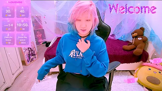 Akemilun online show from November 19, 10:15 am