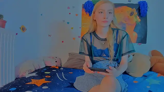 Snapshot of Lizzyjordanxo chatting on June 23, 3:32 pm Lizzyjordanxo online show from June 23, 3:32 pm