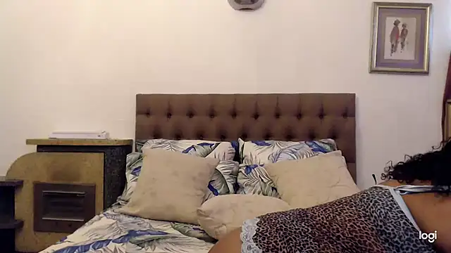 Snapshot of OmegaLipps chatting on December 1, 8:59 am OmegaLipps online show from December 1, 8:59 am