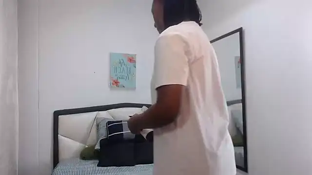 Sara Marks online show from April 8, 11:01 am