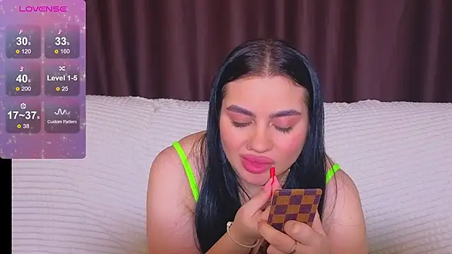 Nikki Kardashian online show from February 6, 11:26 pm