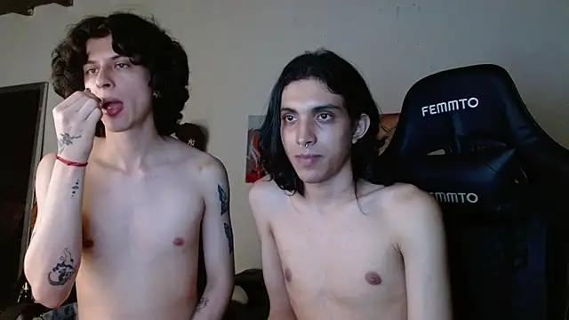 Snapshot of angelitofemboy chatting on December 24, 10:44 am angelitofemboy online show from December 24, 10:44 am