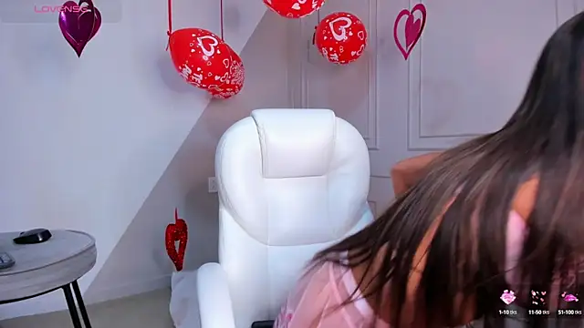 Snapshot of carolriveraa_ chatting on February 14, 5:36 pm carolriveraa online show from February 14, 5:36 pm