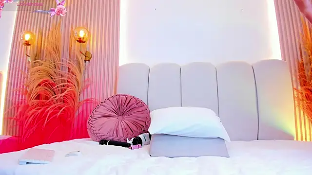 carolriveraa  online show from December 5, 8:17 pm