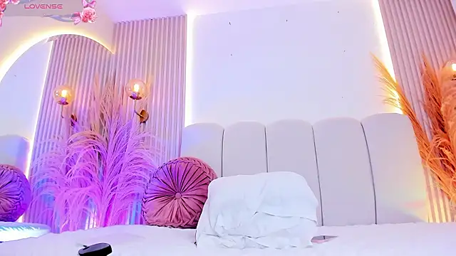 carolriveraa  online show from March 4, 8:16 pm