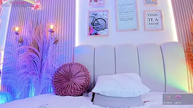 carolriveraa  online show from November 4, 9:29 pm