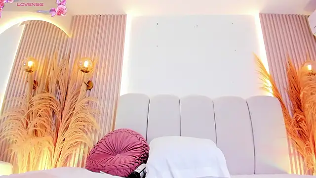 carolriveraa  online show from March 10, 7:51 pm