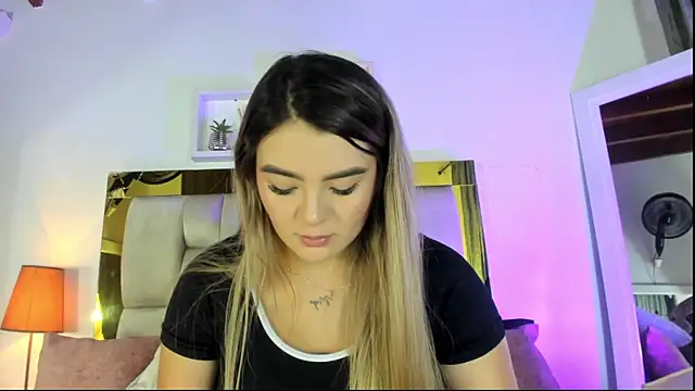 Snapshot of emmy_r chatting on October 15, 12:02 pm emmy r online show from October 15, 12:02 pm