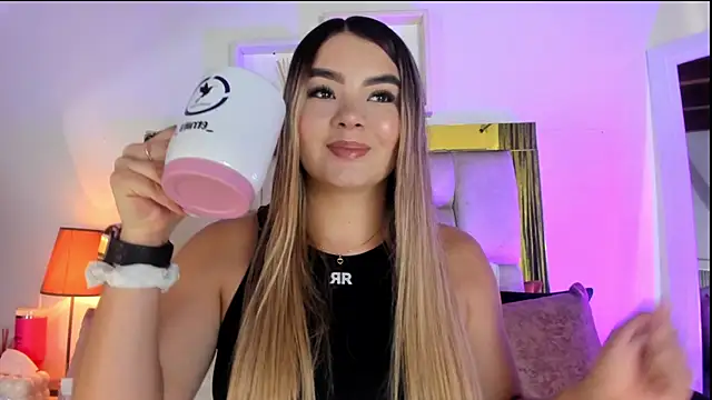 Snapshot of emmy_r chatting on October 22, 12:26 pm emmy r online show from October 22, 12:26 pm