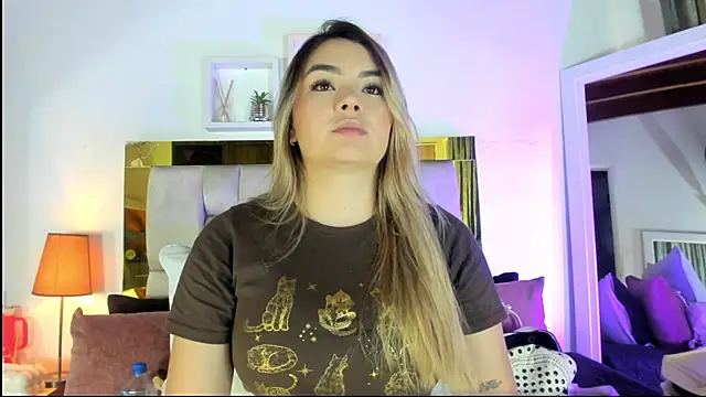 Snapshot of emmy_r chatting on November 27, 12:05 pm emmy r online show from November 27, 12:05 pm