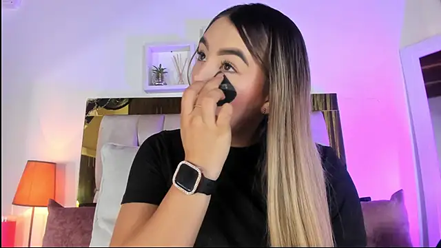 Snapshot of emmy_r chatting on October 20, 12:06 pm emmy r online show from October 20, 12:06 pm