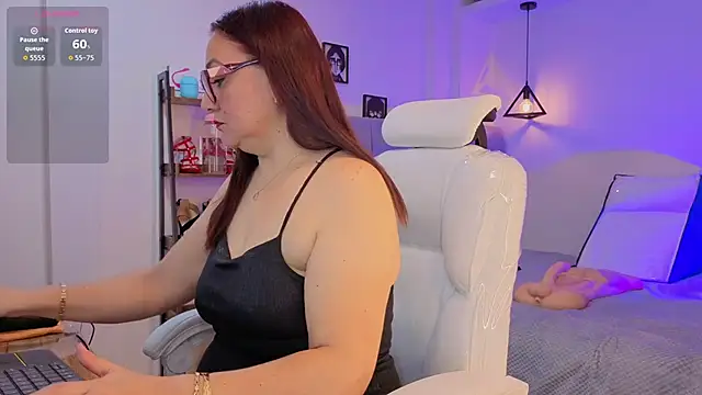 lady nylon  online show from February 26, 11:43 am