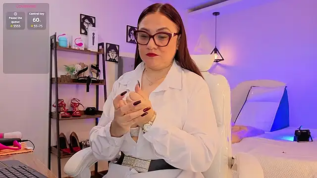 lady nylon  online show from March 8, 11:24 am