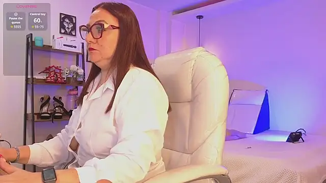 lady nylon  online show from January 8, 12:44 pm