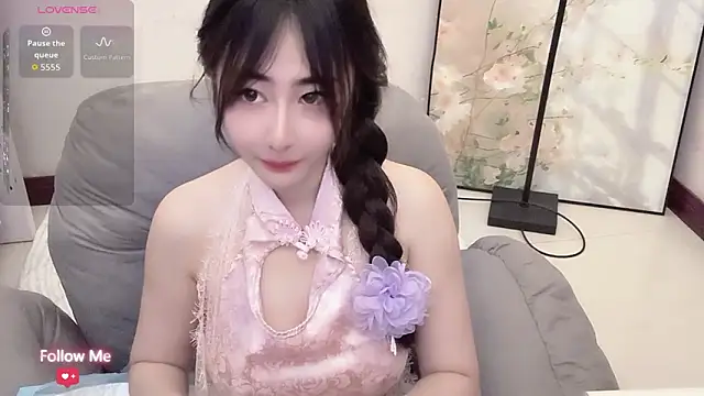 qiqi-- online show from May 26, 4:10 am