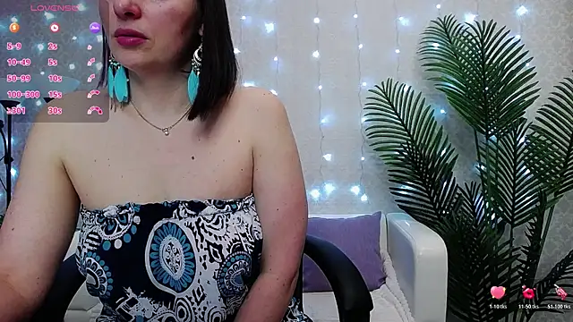 Snapshot of Camelia_Lillie chatting on February 25, 1:39 am Camelia Lillie online show from February 25, 1:39 am