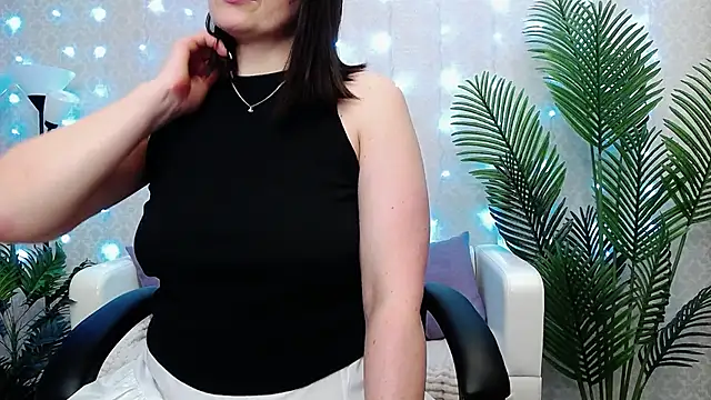 Camelia Lillie online show from December 15, 1:11 am