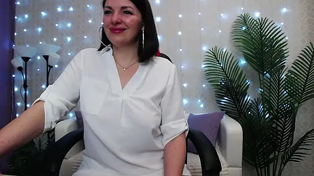 Camelia Lillie online show from March 15, 1:45 am