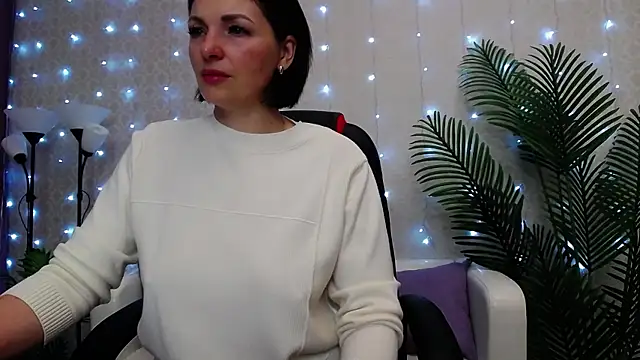 Camelia Lillie online show from May 15, 1:14 am