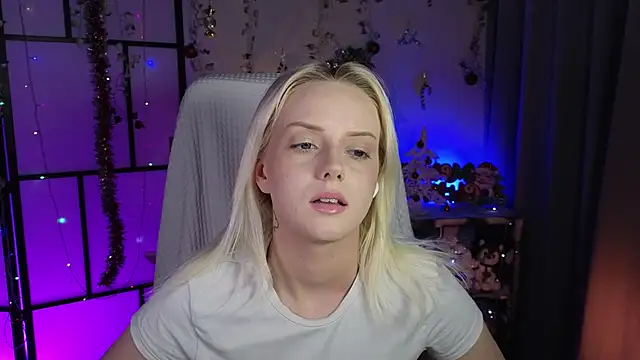 Snapshot of ImBonBon chatting on January 6, 12:36 am ImBonBon online show from January 6, 12:36 am