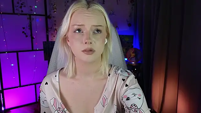 Snapshot of ImBonBon chatting on February 20, 1:13 am ImBonBon online show from February 20, 1:13 am