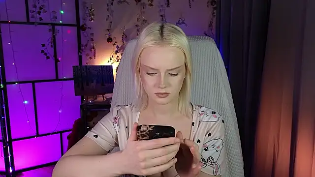 Snapshot of ImBonBon chatting on February 24, 12:00 am ImBonBon online show from February 24, 12:00 am