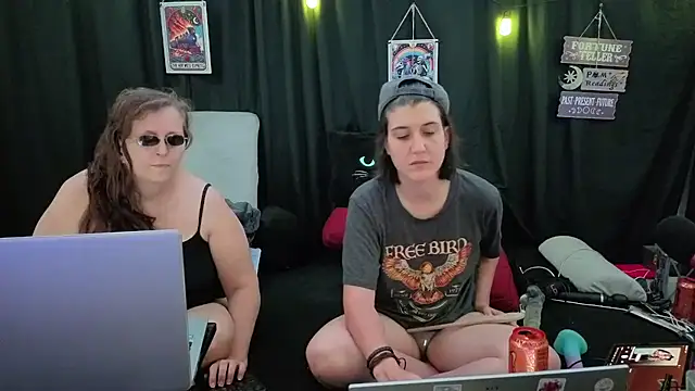 Snapshot of Sexy_Mama-69 chatting on November 21, 4:28 pm Sexy Mama-69 online show from November 21, 4:28 pm