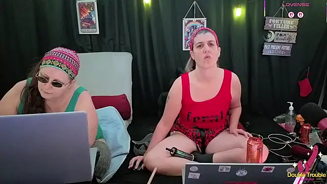 Snapshot of Sexy_Mama-69 chatting on November 26, 5:35 pm Sexy Mama-69 online show from November 26, 5:35 pm