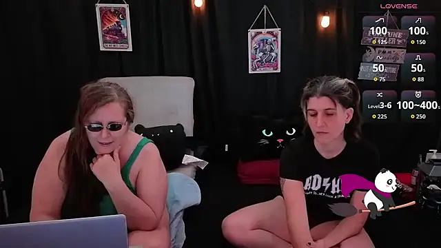 Snapshot of Sexy_Mama-69 chatting on November 1, 4:45 pm Sexy Mama-69 online show from November 1, 4:45 pm