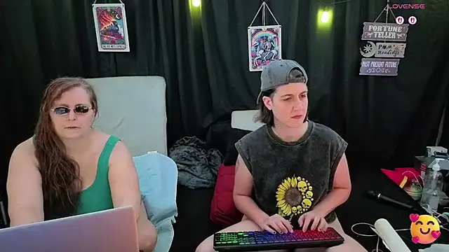 Snapshot of Sexy_Mama-69 chatting on November 13, 4:33 pm Sexy Mama-69 online show from November 13, 4:33 pm