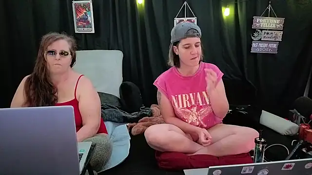 Snapshot of Sexy_Mama-69 chatting on November 20, 5:35 pm Sexy Mama-69 online show from November 20, 5:35 pm