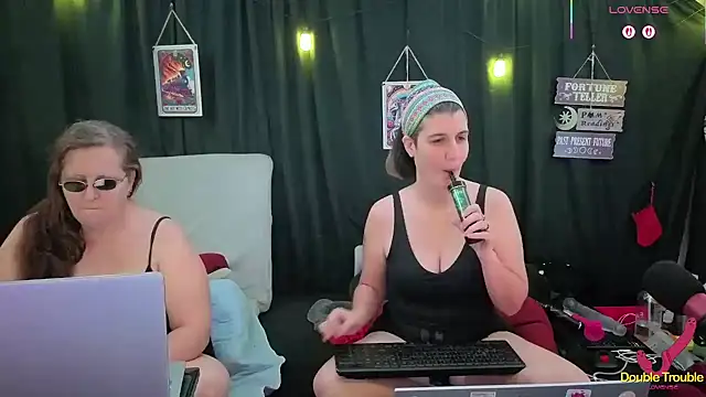 Snapshot of Sexy_Mama-69 chatting on November 28, 5:24 pm Sexy Mama-69 online show from November 28, 5:24 pm