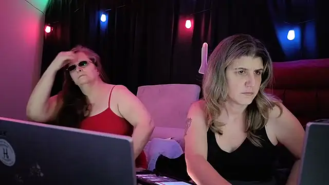 Snapshot of Sexy_Mama-69 chatting on September 24, 4:46 pm Sexy Mama-69 online show from September 24, 4:46 pm