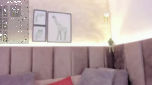 chloe sullivannn online show from December 4, 1:52 am