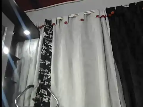 Snapshot of emma_onassis_17 chatting on January 31, 7:39 am emma onassis 17 online show from January 31, 7:39 am