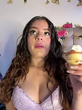 Jullieetta online show from February 12, 7:46 pm