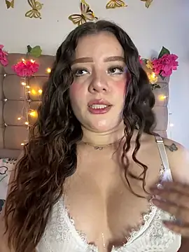 Jullieetta online show from March 26, 5:33 pm