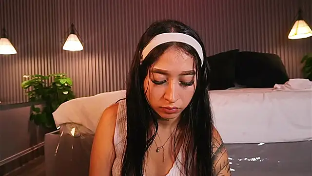 EriKlein online show from April 8, 7:26 pm