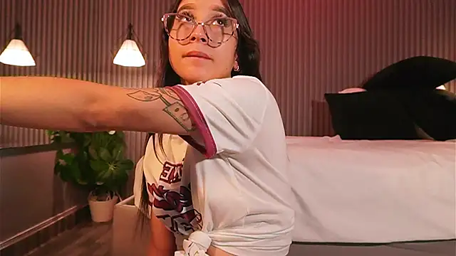 EriKlein online show from March 4, 8:27 pm