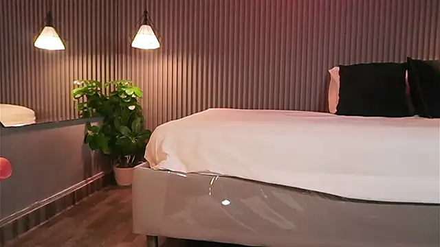 EriKlein online show from March 24, 7:25 pm